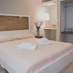 לינה וארוחת בוקר Il Perale 4*